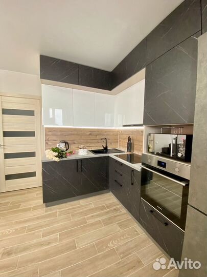 Кухня на заказ с доводчиками в Челябинске