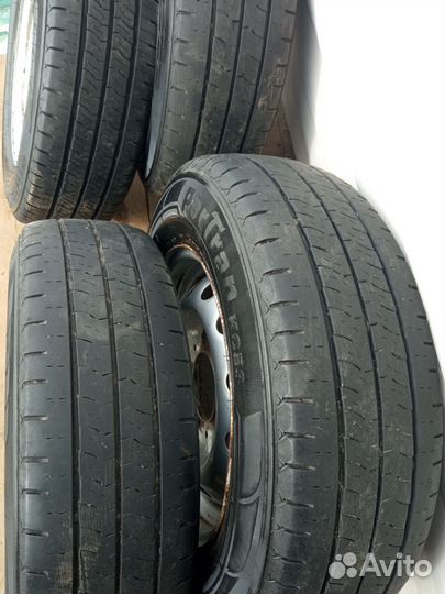 Резина летняя с дисками на ниву