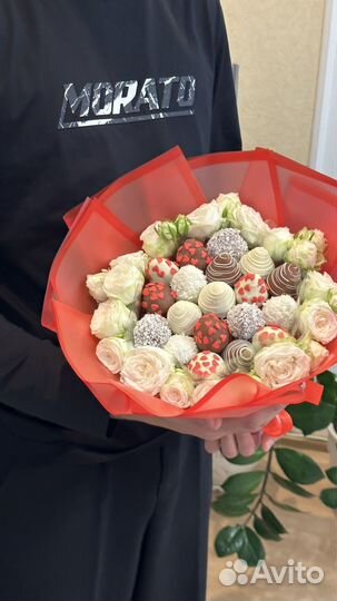 Клубника в шоколаде подарок из шоколада