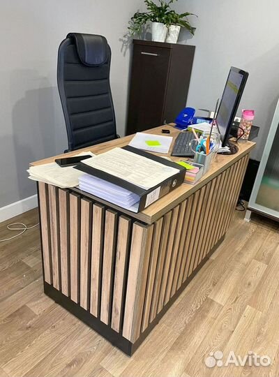 Стол в кабинет руководителя