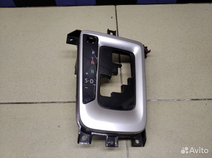 Накладка (кузов внутри) Fortuner 2015