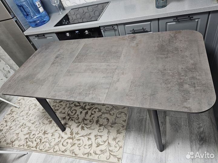 Стол обеденный