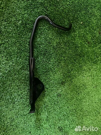 Крючок капота Volkswagen Passat B6 (2005—2010)