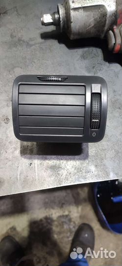 Дефлектор воздушный правый Passat b5