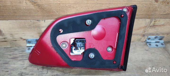 Фонарь внутренний задний левый Volkswagen Passat