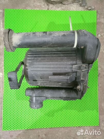 Корпус воздушного фильтра Volkswagen Transporter T