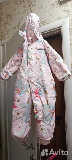 Шапки, манишки, комбинезон для девочки пакетом