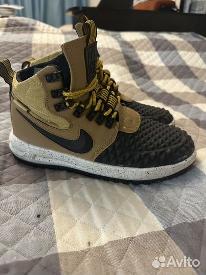 Придаю мужские ботинки