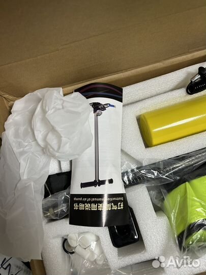 Насос и кислародный балон для дайвинг