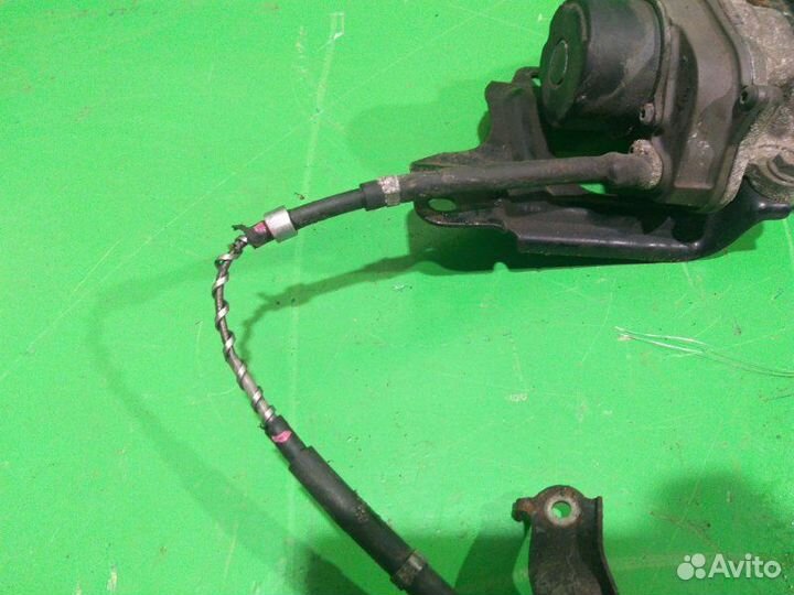 Тросик ручника Lexus Ls600H UVF46