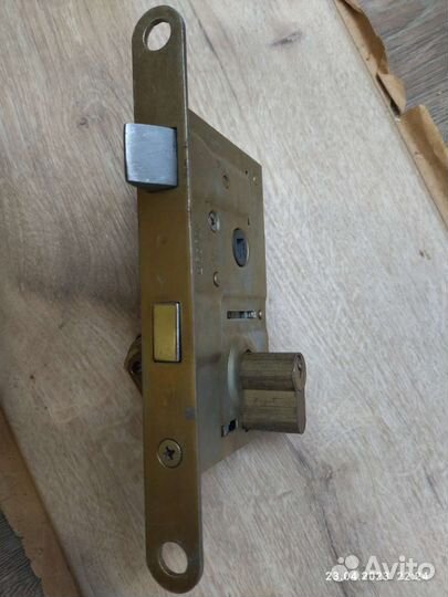 Щеколда, шпингалеты, замок