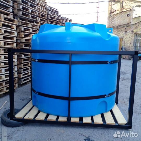 Емкость пластиковая в обрешетке под кас воду