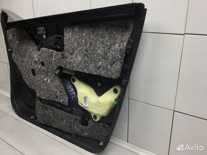 Обшивка двери передняя левая Toyota Yaris хэтчбек