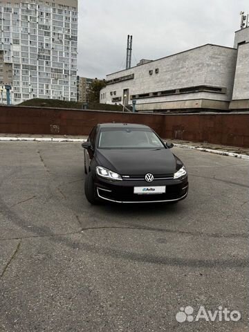 Volkswagen Golf AT, 2018, 104 000 км с пробегом, цена 2350000 руб.