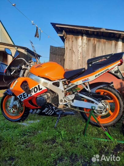 Honda cbr 919 rr fireblade
