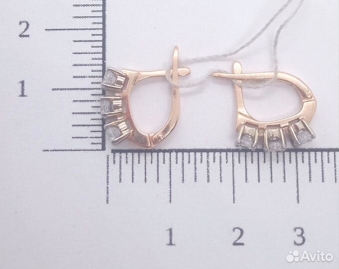 Золотые серьги с камнем