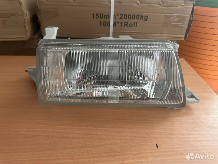 Правая фара тайота карина т170