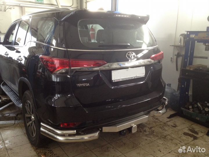 Защита заднего бампера Toyota Fortuner 17