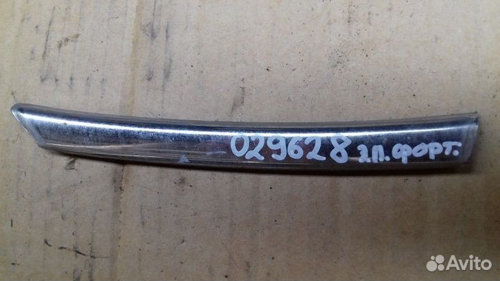 Накладка форточки задняя правая Citroen C4 2011