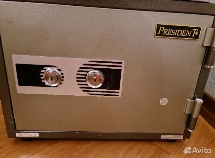 Сейф несгораемый с ключевым замком