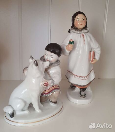 Статуэтки. Якутка с цветком. Якут с собакой. лфз