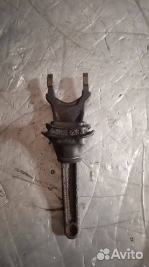 Вилка сцепления Mitsubishi Carisma рест. 2001