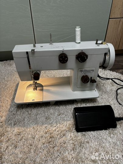 Швейная машинка чайка 143