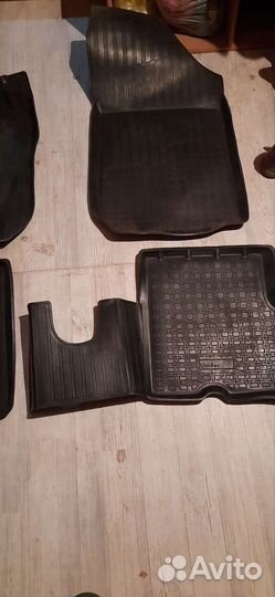 Автомобильные коврики резиновые