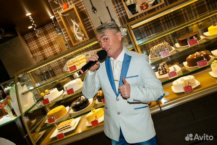 Тамада, ведущий вместе с диджем