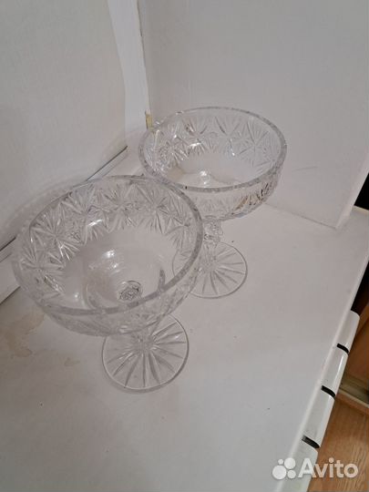 Хрустальная ваза на ножке