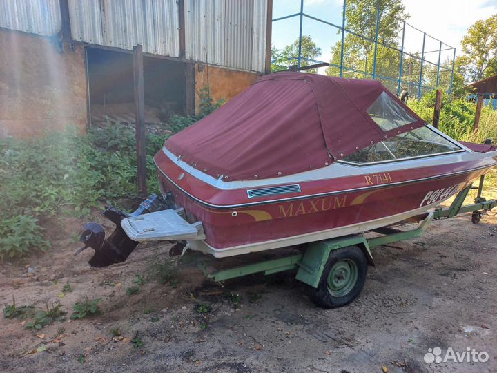 Катер maxum