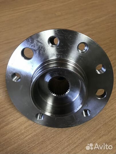 Ступица передняя новая Opel Astra H Zafira B 5болт