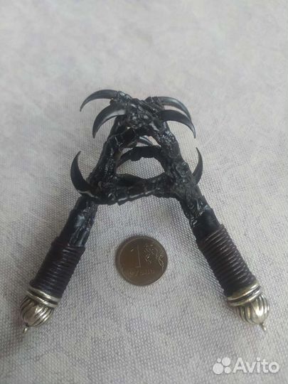 Кулон лапа, коготь ворона