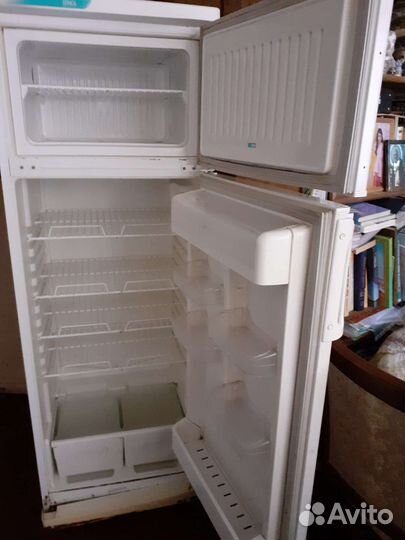 Холодильник бу двухкамерный Стинол