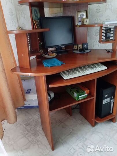 Компьютерный стол
