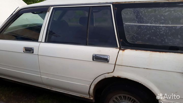 Дверь задняя левая toyota crown ls136