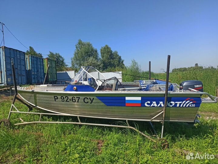 Катер Салют 430 с мотором