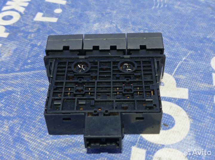 Блок кнопок Nissan X-Trail T30 внедорожник 2005