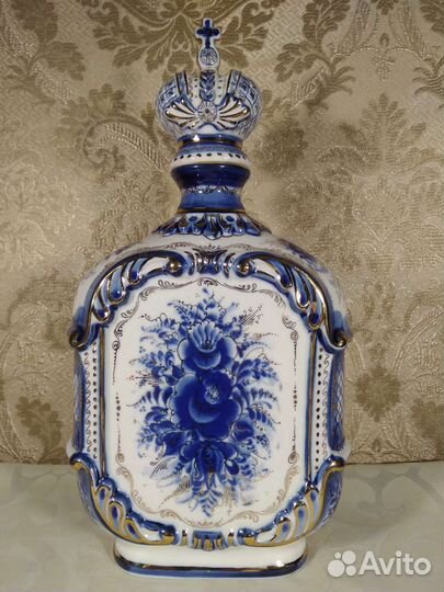 Штоф фарфоровый