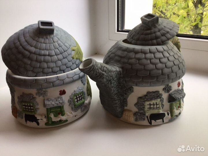 Чайник и сахарница