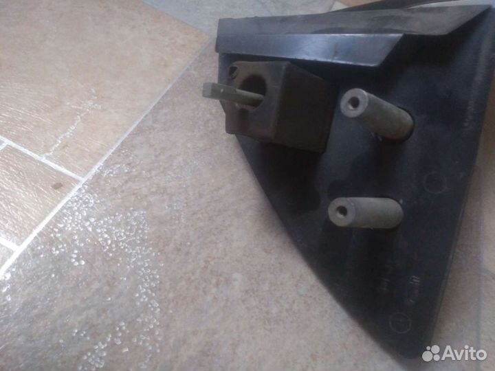 Боковое зеркало