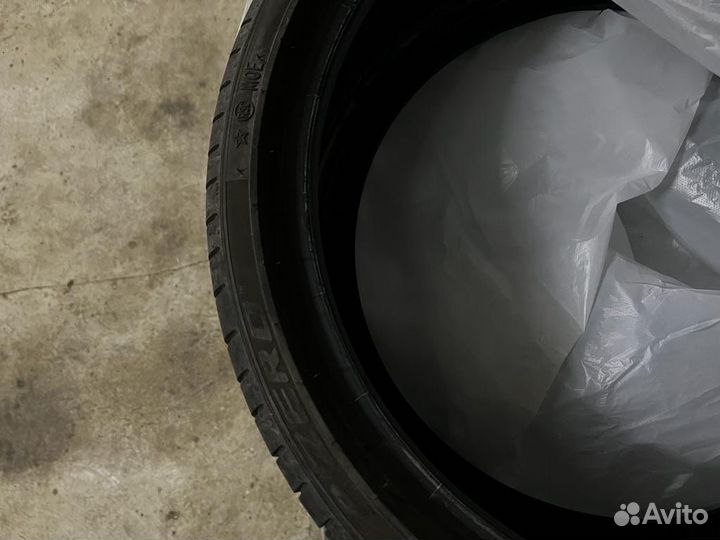 Pirelli P Zero PZ4 245/35 R20 и 275/30 R20 108