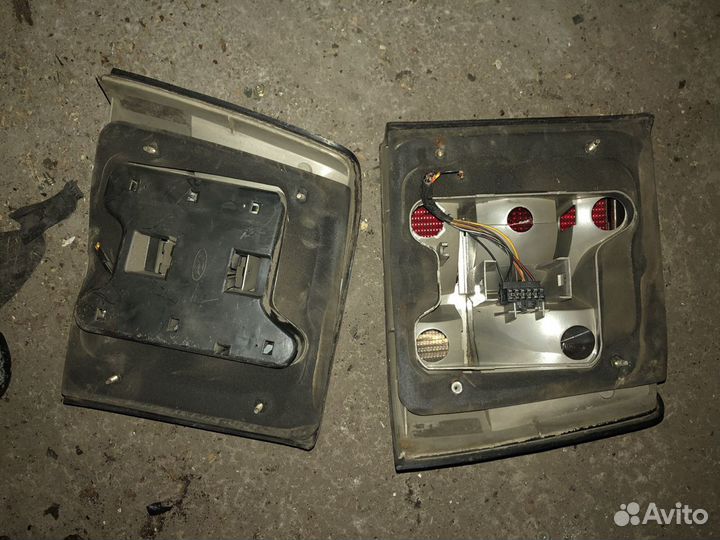 Фонарь задний левый Ford Scorpio 1