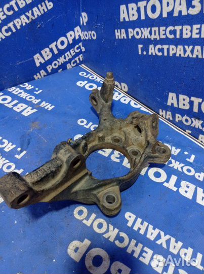 Передний правый поворотный кулак Nissan Teana J32