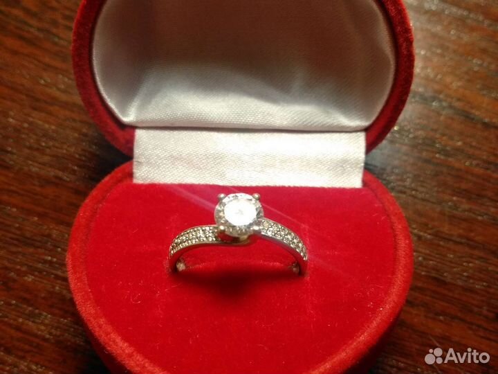 Серебряное кольцо новое