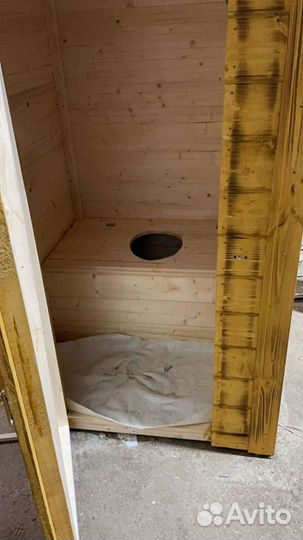 Дачный туалет с выгребной ямой