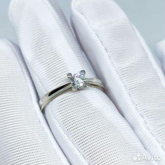 Золотое кольцо с камнем 17,5р