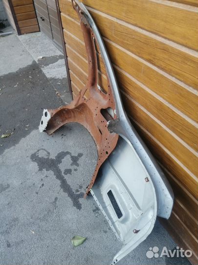 Заднее правое крыло LADA granta