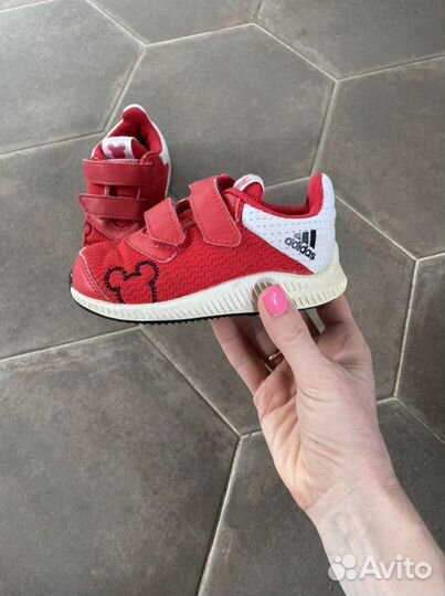 Кроссовки adidas