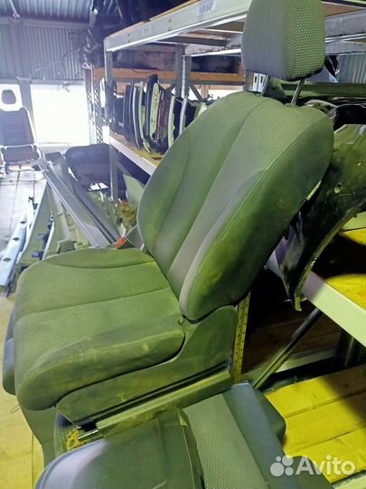 Сиденье переднее левое nissan tiida C11